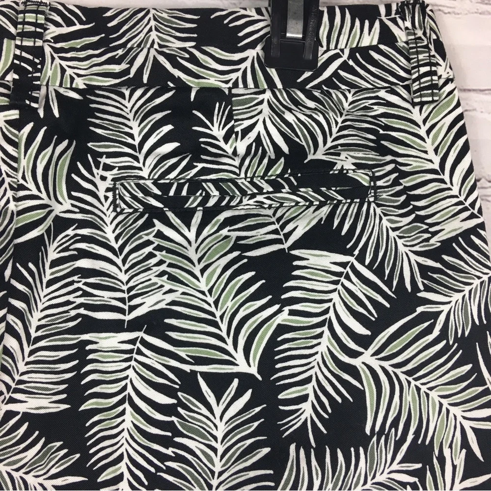 GAP Khaki Tropical Print Bermuda Shorts Womens 8 Black White Palm Leaf